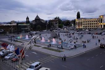 Երեկ 11 անմեղ զոհ, այսօր՝ բարձր երաժշտություն Գյումրու կենտրոնական հրապարակում 
