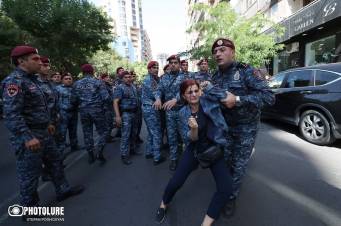 Իշխանություններն անցել են զանգվածային ձերբակալությունների և սպառնալիքների