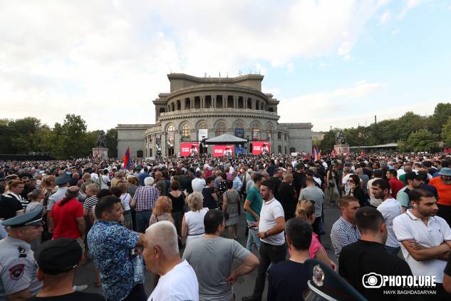 Ցանկացող կա՞. թող դուրս գա հրապարակ