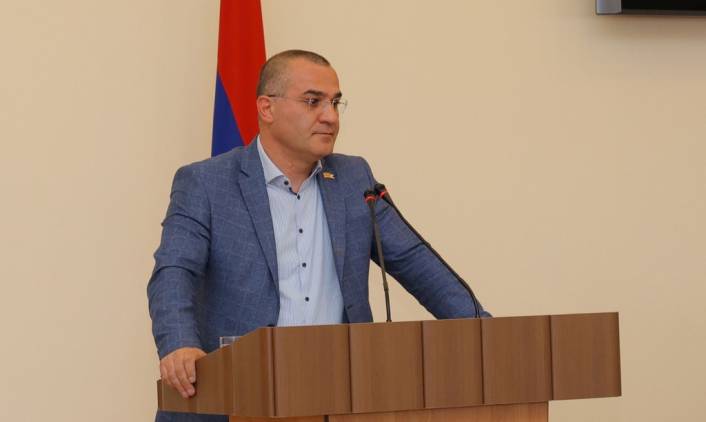 Արթուր Հարությունյանը մանդատը վայր է դրել