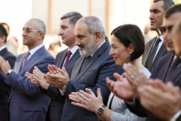 Փոխանակ իր ԿԳՄՍ նախարարից պատասխան պահանջի, ուսուցիչներին է կրակը գցել