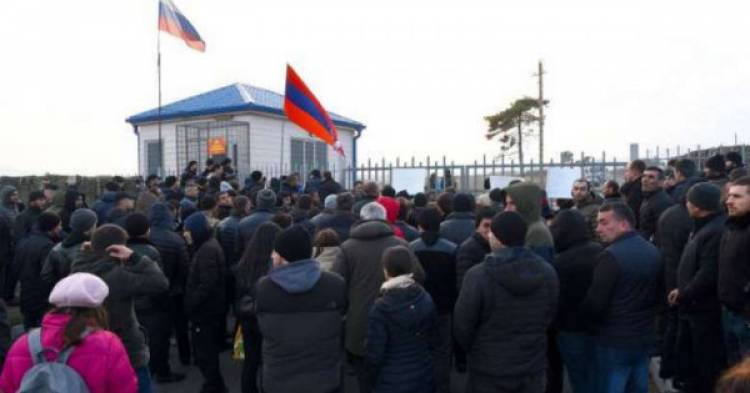 Անցակետում ադրբեջանցիները տղամարդկանց մեքենայից իջեցրել են, մոտ 5 մետր քայլեցրել, նկարել