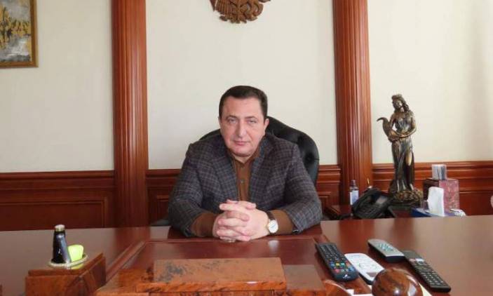 Թողեք մի քանի ժամ էլ պահենք Պատրոն Դավիթին