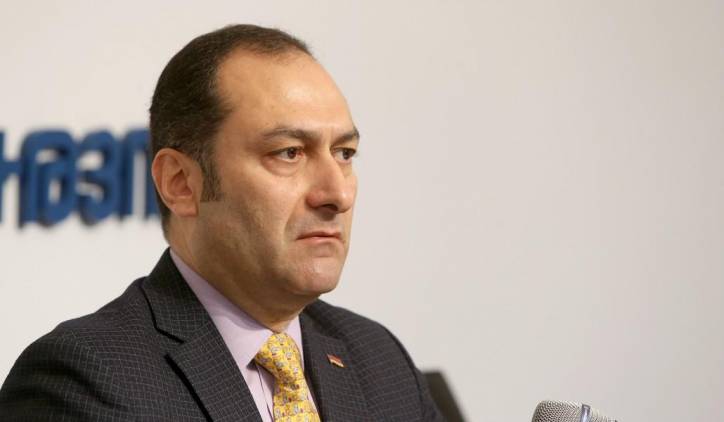 «Հրապարակ». Պետք է դիմել ՄԱԿ-ին, որ ապահովի միջանցք, որ հայերը դուրս գան, ու նրանց չնվաստացնեն դուրս գալիս