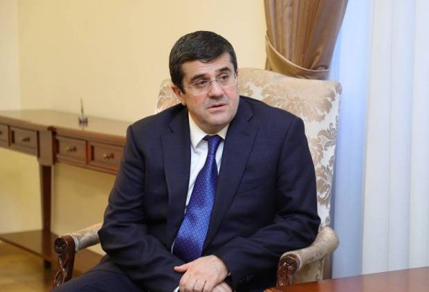 Համացանցում հայտնվել են Արայիկ Հարությունյանի առևանգման կադրերը (լուսանկար)