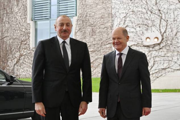 Շոլցը զանգահարել է Ալիևին