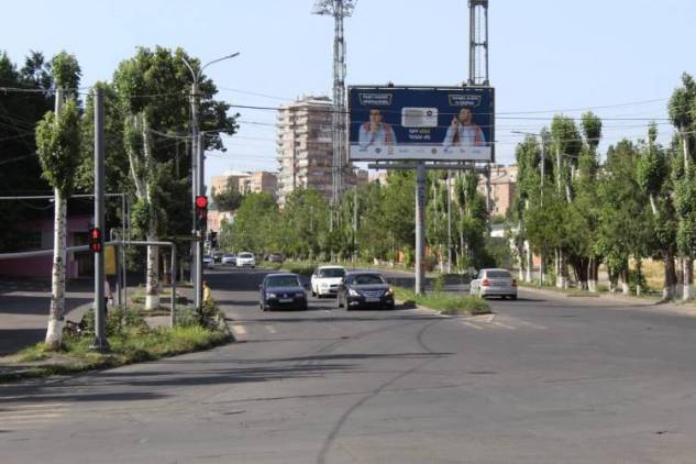 Աբովյանի կանգառներում մարդկանց են քաշքշում` արգելում օգտվել տաքսիներից