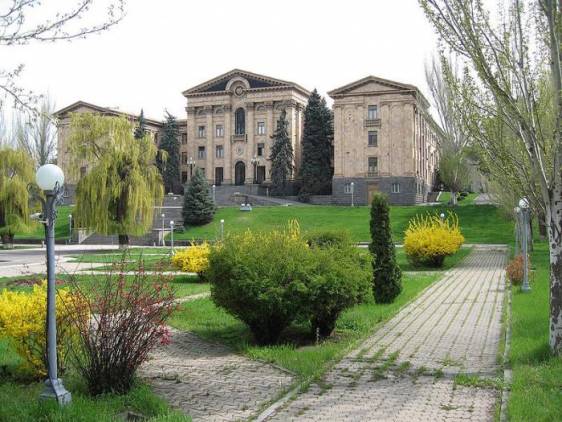 «Հրապարակ». Իշխանությունները կառավարական շենքերի անվտանգության հարցերն են լուծում