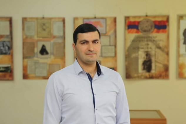 Նա հանձնում է, ժող ջանն էլ ասում է՝ կեցցե մեր վարչապետը, սարը տվեց՝ ազգը փրկեց