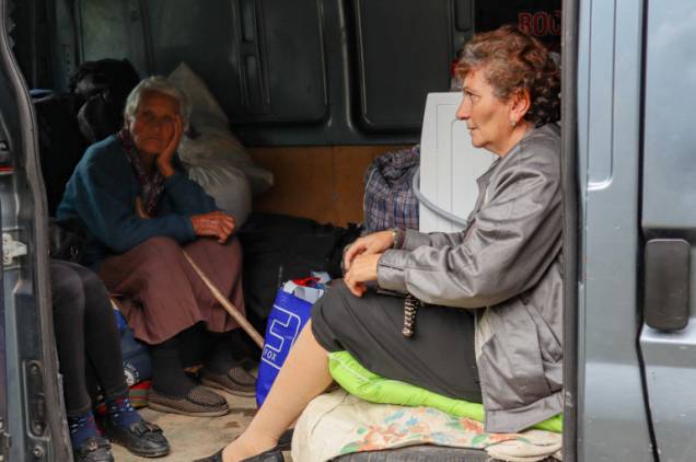 «Հրապարակ».  Բռնի տեղահանված արցախցիներն օրվա հացի խնդիր ունեն, իսկ ԱԺ պատգամավորները պարգեւավճար են ստանում