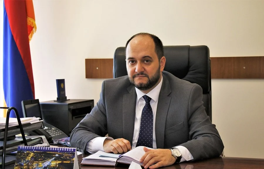 «Հրապարակ». Արտահանվող տոննաներով ձկներն ու գյուղմթերքը թող Արայիկ Հարությունյանը գնի