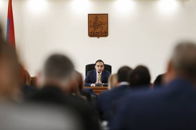 «Հրապարակ». Քաղաքական կռնատը․ Ավինյանին անգլիական թագուհի դարձնելու օպերացիան շարունակվում է
