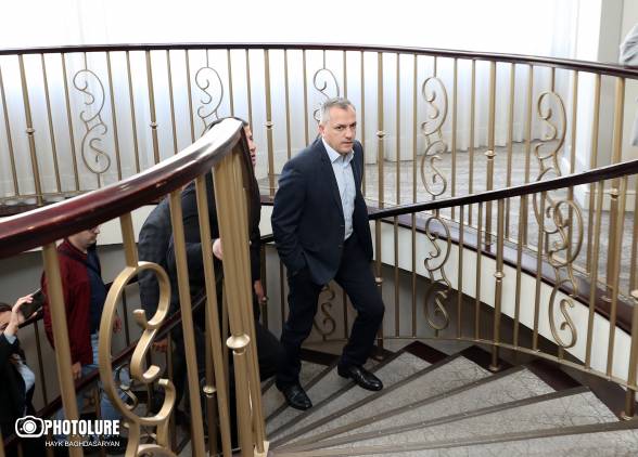 «Հրապարակ». Ինչ են քննարկել Արցախի հարցով փակ հավաքի ընթացքում