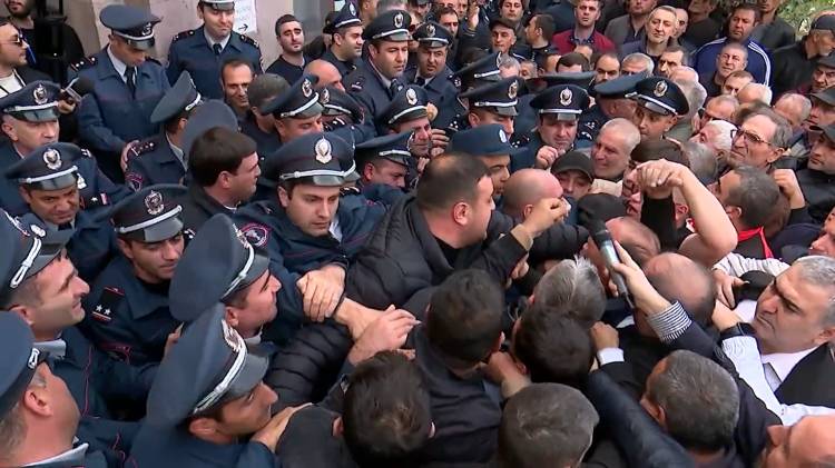 Լարված իրավիճակ՝ Վեդիում․ «Արարատ ցեմենտ» գործարանի աշխատակիցները դժգոհում են (տեսանյութ)