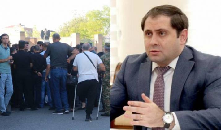 «Տուզիկի պես մտել է ծակը» արտահայտության համար Պապիկյանը նեղացել ու չի ընդունում անհետ կորածների ծնողներին