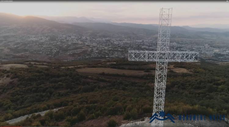 Ադրբեջանը տապալել է Ստեփանակերտի խաչը (լուսանկար)