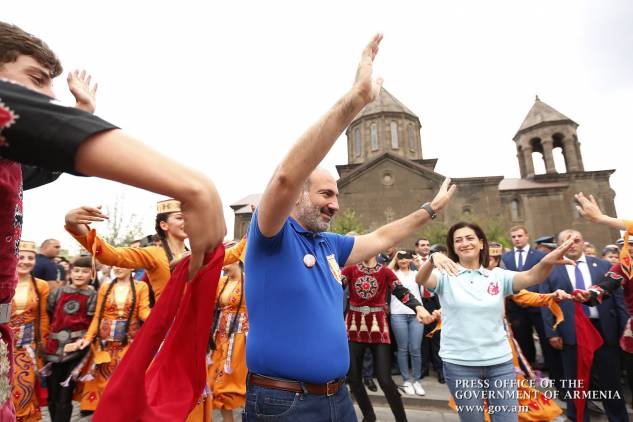 Ինչի՞ «մասին» էին պարում Նիկոլ Փաշինյանն ու Աննա Հակոբյանը