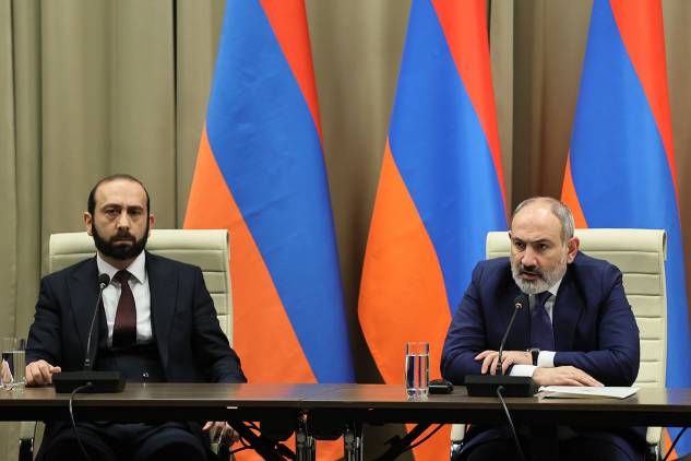Արևմուտքի և Ռուսաստանի մեջտեղում՝ ո՞ւր է տանում Փաշինյանը Հայաստանը կամ այն, ինչ մնացել է Հայաստանից