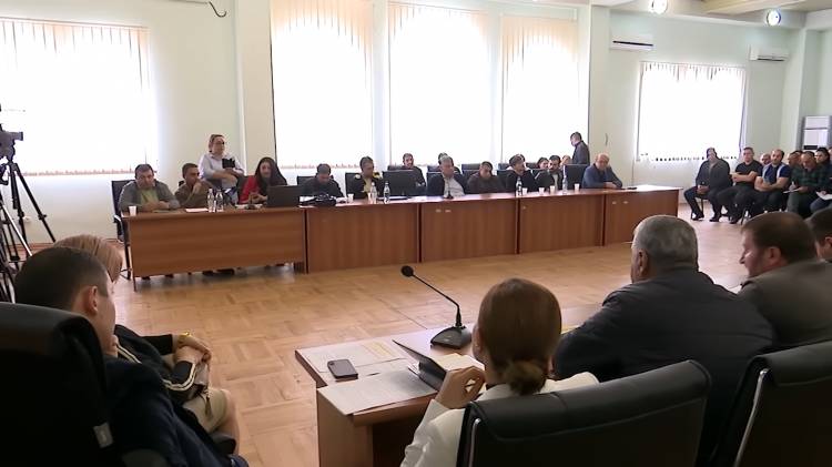 Ձեւական լսումներ եւ կեղծ եզրակացություն 
