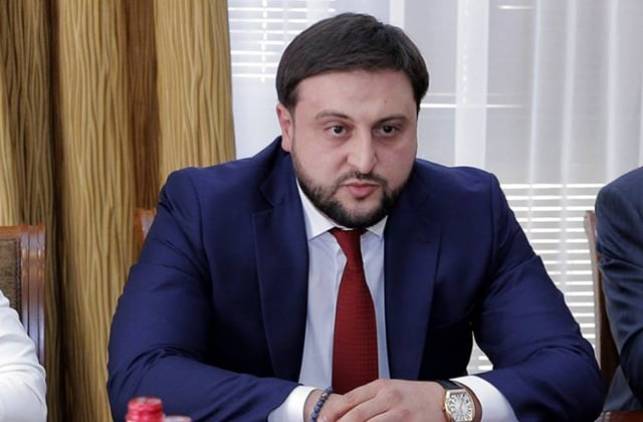 «Հրապարակ»․ Կալանավորված պաշտոնյաները՝ քավության նոխազ. ովքեր են կանգնած կոռուպցիոն բուրգի վերեւում