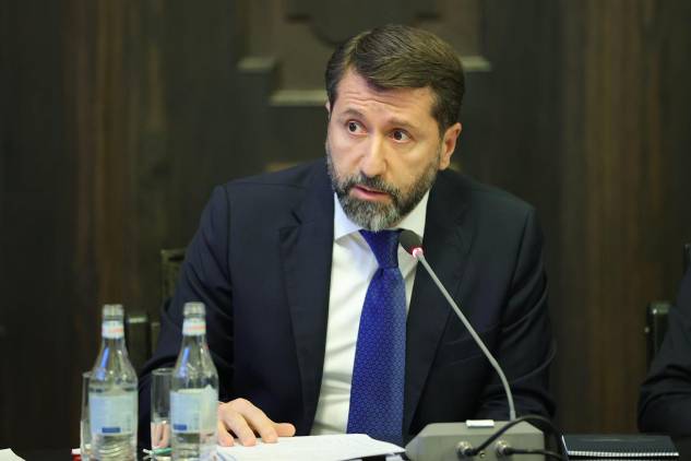 «Հրապարակ»․ Կարեն Անդրեասյանը արցախցի դատավորների գլխի տակ փափուկ բարձ է դրել ու ընդհատակ անցել