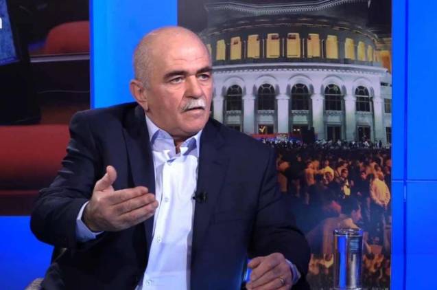 «Հրապարակ». Իսկական հերոսներին մղել են հետին պլան, տեղ տվել սողացող մարդկանց