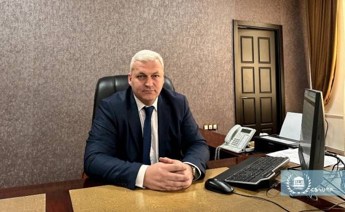«Հրապարակ». Ֆիզկուլտինստիտուտի ռեկտորի ԺՊ-ի կնոջը մեղադրում են երեխայի վաճառքի համար