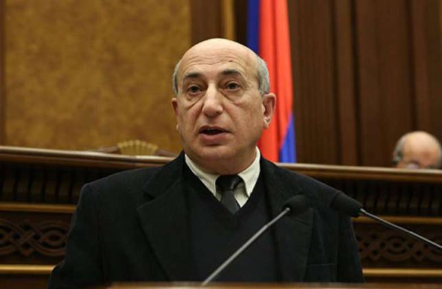 Արձանը կանգնեցրեք