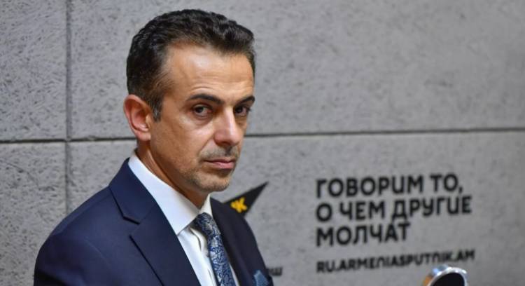 «Հրապարակ»․ Իր կարմիր շորը Փաշինյանը հաճախ է հանել Ալիեւի առաջ