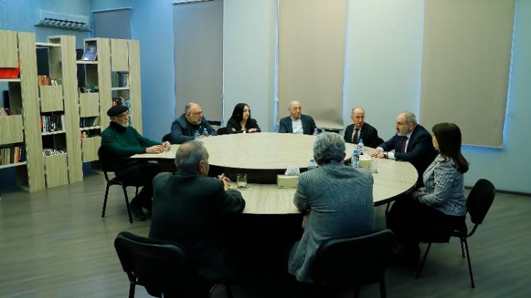 «Հրապարակ». Նիկոլ Փաշինյանին գովերգող հաղորդումները լսելիս ՀՀԽ-ի մոտ հարցեր չե՞ն առաջանում 