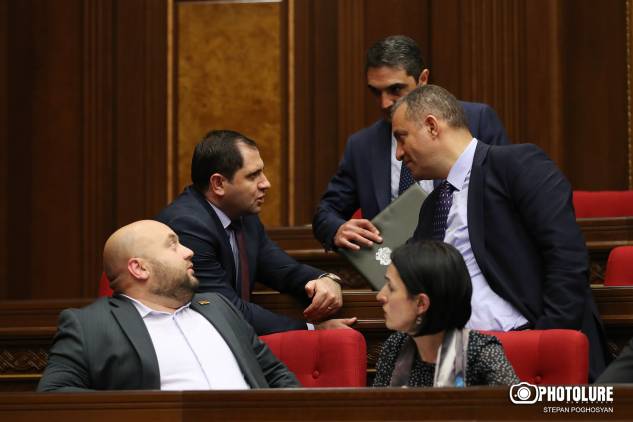 «Հրապարակ»․ ՔՊ-ում խառն են Վահան Քերոբյանի հարցով