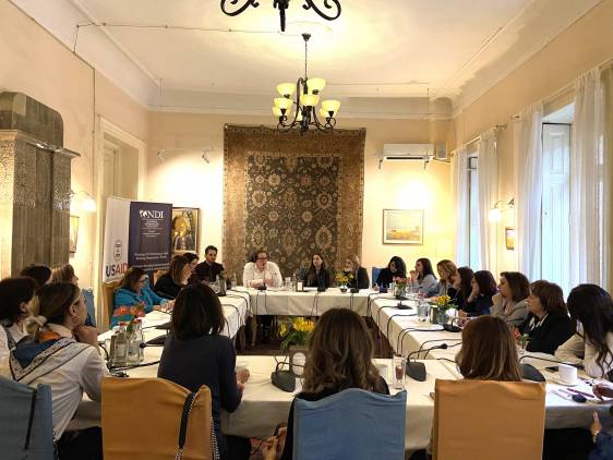«Հրապարակ»․ Ընդդիմադիր եւ իշխանական կանանց երկխոսությունը չի ստացվել