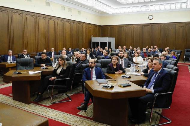 «Հրապարակ»․ Հանդիպումից առաջ հավաքել են հեռախոսները