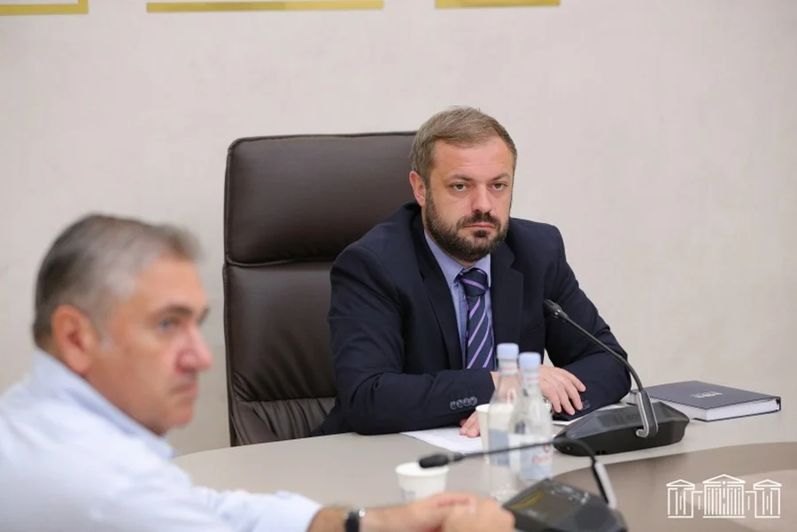 «Հրապարակ»․ Ով կփոխարինի Գևորգ Պապոյանին․ ՔՊ-ն այսօր նիստ կանի