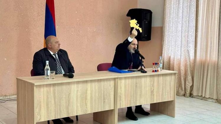 «Հրապարակ». Փաշինյանն ամեն տեղ ՀՀ քարտեզը ցույց է տալիս եւ ասում, որ այդ ճանապարհը տալու է