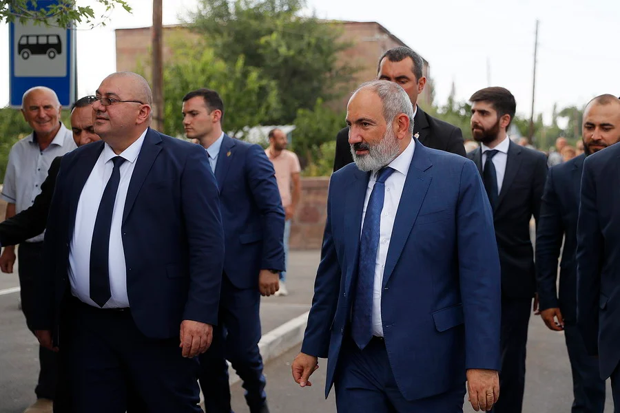 Շիրակի մարզպետը պաշտոնա՞նկ կարվի․ Փաշինյանը Գյումրիում ժողով է անելու