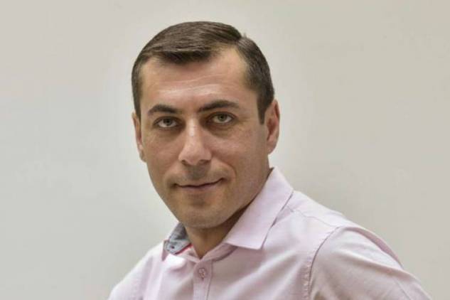 Լուսինն ու ծաղկած ծիրանենին. Սուրենյանը լուսանկար է հրապարակել