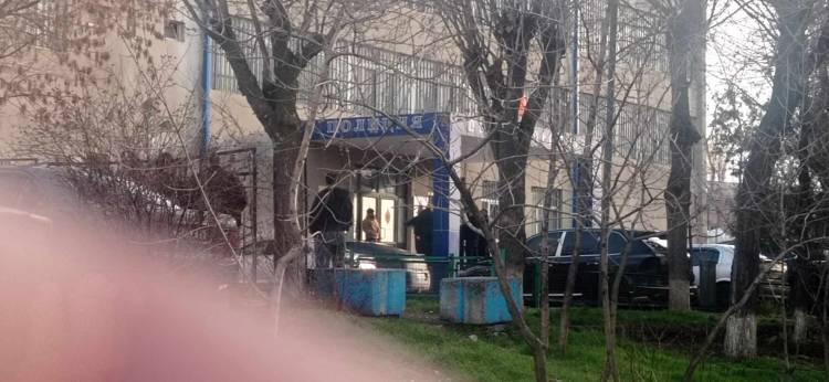 Նռնակով զինված տղամարդը պահանջում է չենթարկվել Նիկոլ Փաշինյանի հրամաններին