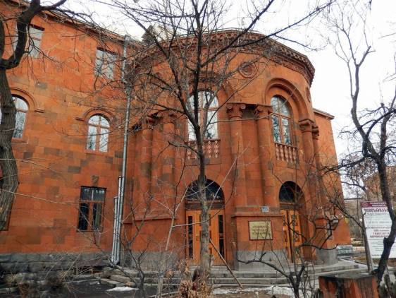 Իշխանությունը որոշել է վերցնել Նկարիչների եւ Գրողների միությունների շենքերը 