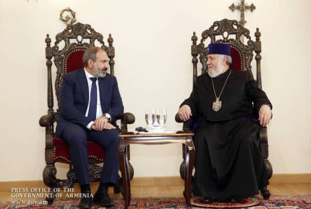 Իրական vs պատմական հակադրումը Փաշինյանի ուղեղում է, ներդաշնակումը՝ Վեհափառի ձեռքում