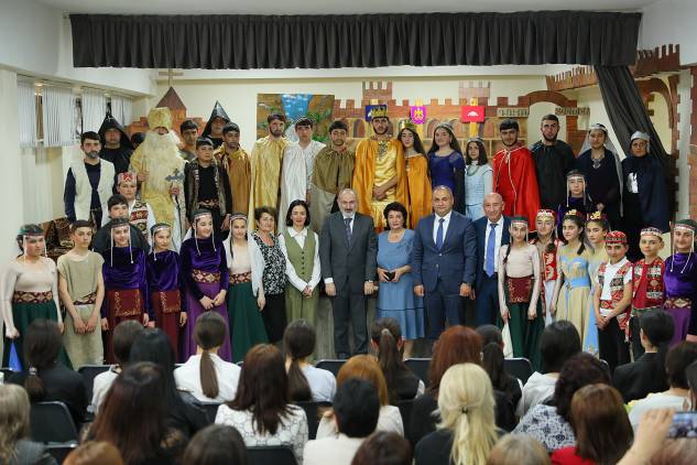 «Հրապարակ»․ Մինչ Տավուշի հողերի հանձնման հարցն էր լուծվում, Փաշինյանը բեմականացում էր վայելում