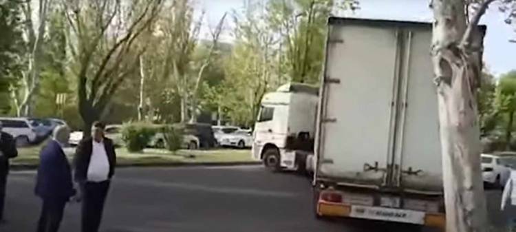 Քաղաքացիները փակել են Ազատության պողոտան