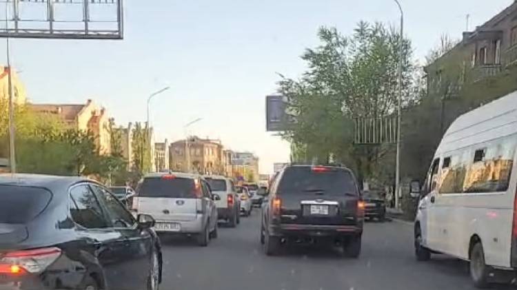 Համախմբվեք հայ առաքելական եկեղեցու շուրջ․ Գյումրիում ավտոերթ է (լուսանկարներ)