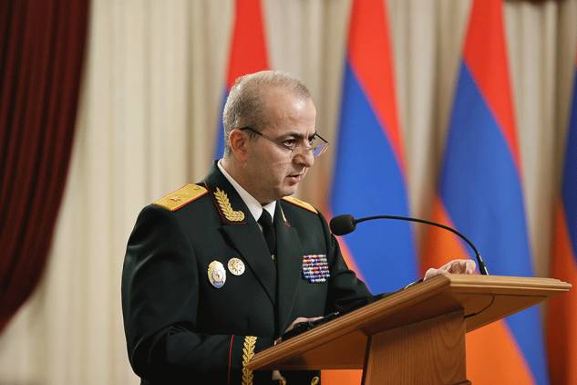 Աբազյանն ու ԱԱԾ բարձրաստիճան սպաները հրաժարվում են համազգեստ կրել