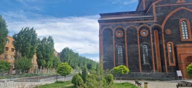 Բարդիները չեն խշշալու, լացելու են միայն ուռենիները