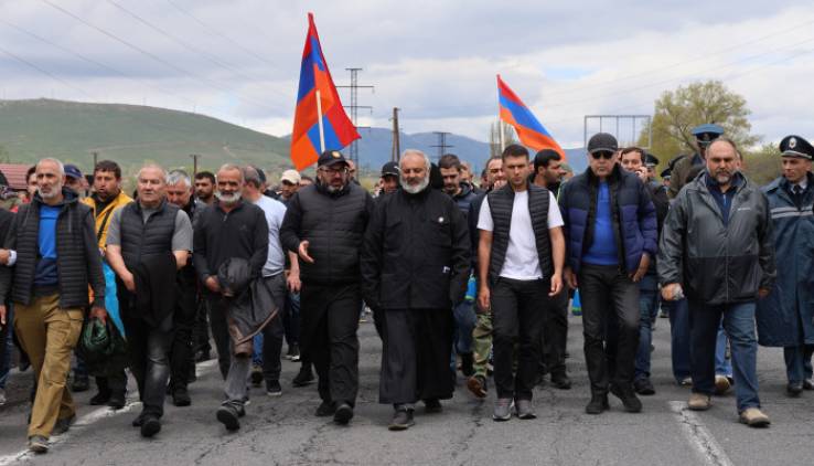Ադրբեջանական մամուլն առանձնացրել է Բագրատ սրբազանին եւ Համբիկ Սասունյանին