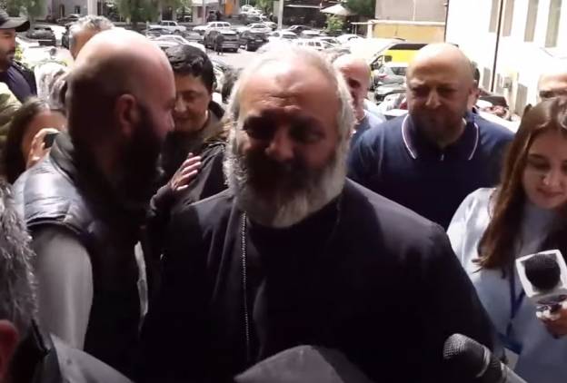 Բագրատ Սրբազանը պատարագի է մասնակցում (տեսանյութ)