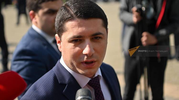 Քյարամյանի հետ՝ սուրճ խմելիս