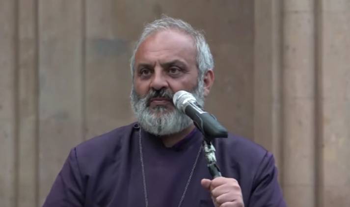 «Հրապարակ»․ Բագրատ սրբազանը զգուշավոր է դարձել