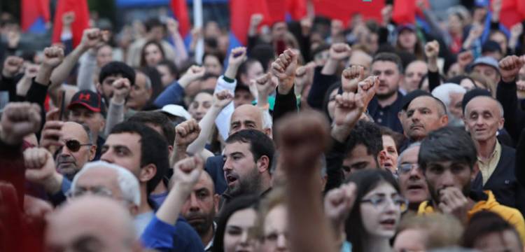 Քառամյա գահավիժում